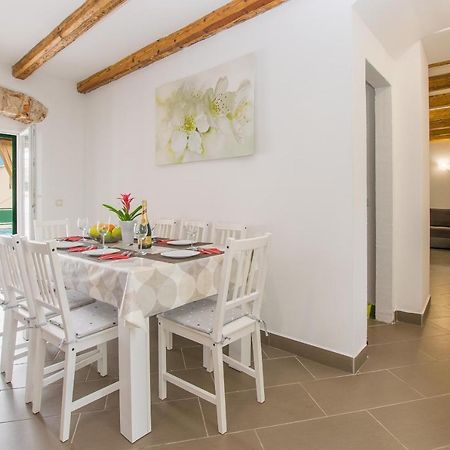 Holiday Home Olga With Pool &Pet Friendly Пула Екстериор снимка