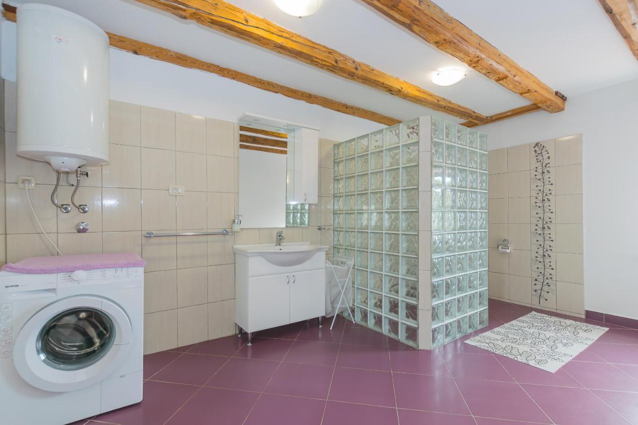 Holiday Home Olga With Pool &Pet Friendly Пула Екстериор снимка
