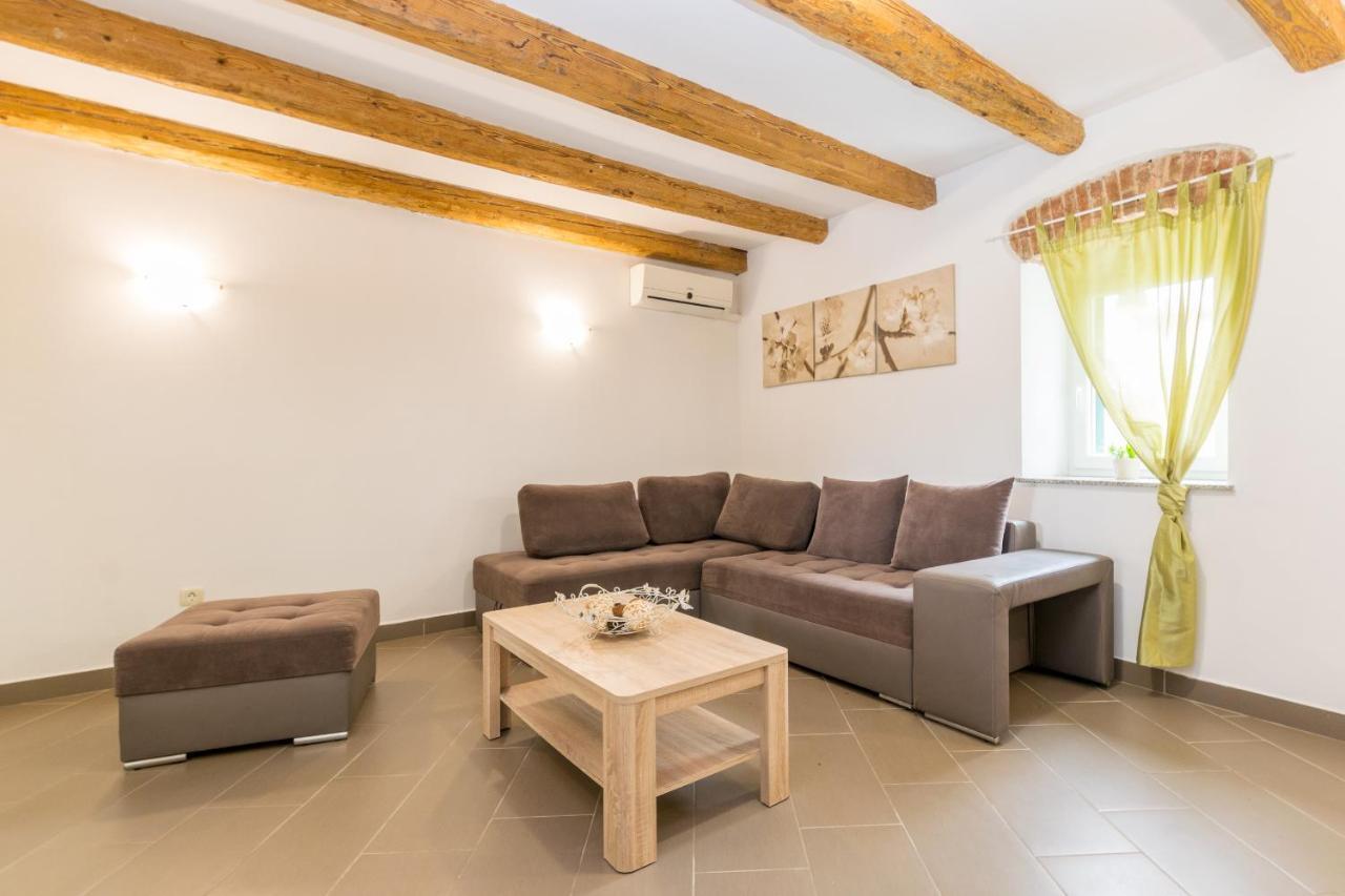 Holiday Home Olga With Pool &Pet Friendly Пула Екстериор снимка