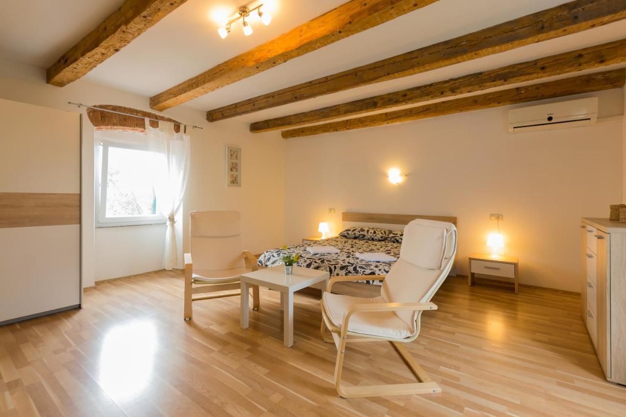 Holiday Home Olga With Pool &Pet Friendly Пула Екстериор снимка