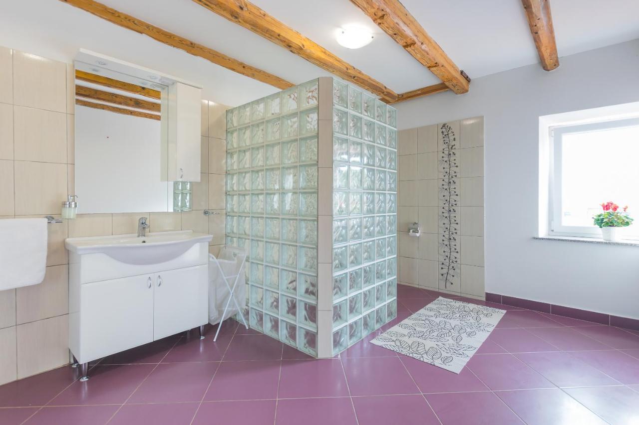 Holiday Home Olga With Pool &Pet Friendly Пула Екстериор снимка