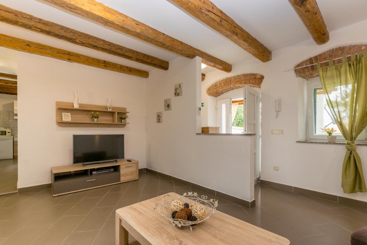 Holiday Home Olga With Pool &Pet Friendly Пула Екстериор снимка