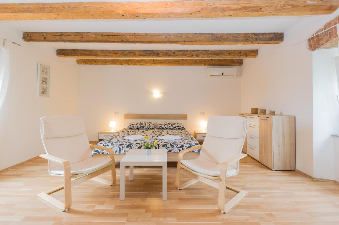 Holiday Home Olga With Pool &Pet Friendly Пула Екстериор снимка