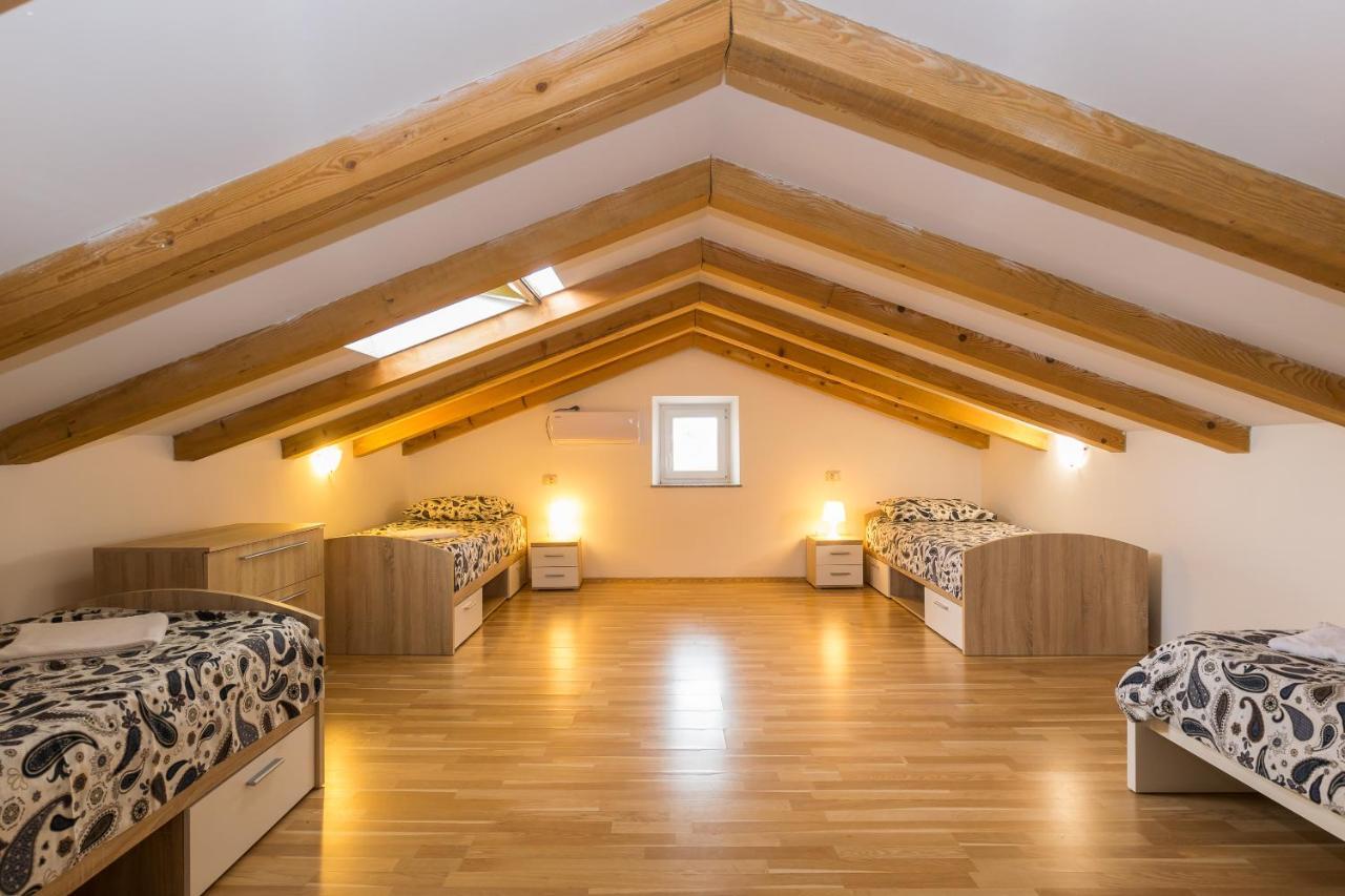 Holiday Home Olga With Pool &Pet Friendly Пула Екстериор снимка
