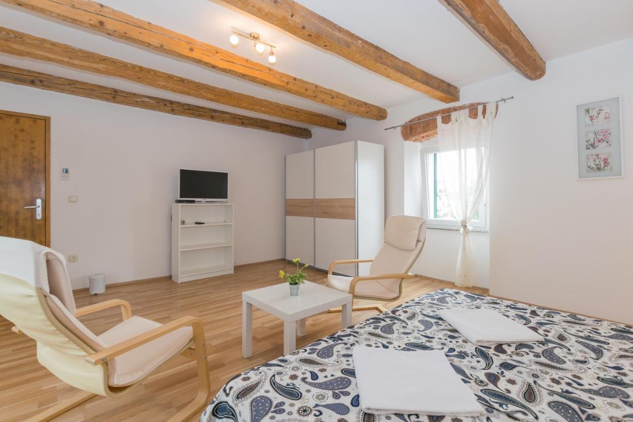 Holiday Home Olga With Pool &Pet Friendly Пула Екстериор снимка